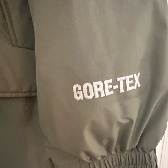 “SOLD”Supreme water proof coat. - Picture 10 of 14
